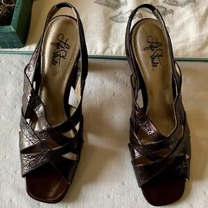 Womens Life Stride Bronze Brown Pattened Leather Dressy Sandals Size 9M